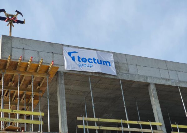 Wiecha i logo Tectum Group